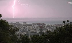 Şiddetli Fırtına ve Sağanak Yağış Hayatı Olumsuz Etkiledi