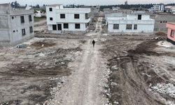 Bir yıldır yol bekleyen mahalleden acil yardım çağrısı