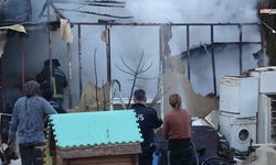 Antalya’da konteyner evde yangın: 2 kedi hayatını kaybetti