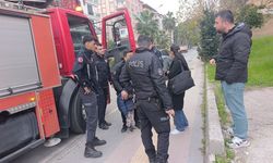 Evde yalnız bırakılan çocuğun balkondan yardım çığlıkları