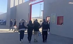 Aranan şahıslara yönelik operasyonda 1'i kadın 2 kişi yakalandı