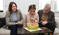 Başkan Görgel’den doğum günü sürprizi: Emine’nin yüzü güldü