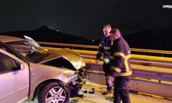 Burdur’da Otomobil Refüje Çarptı: 1 Kişi Yaralandı