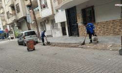 Belediye ekipleri ilçe genelinde 7/24 çevre temizlik çalışması yürütüyor