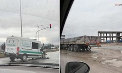 Gaziantep Yolunda Cenaze Nakil Aracı Tıra Çarptı