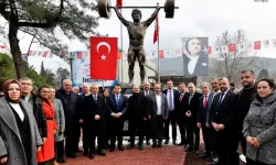 Cep Herkülü'nün heykeli dikildi