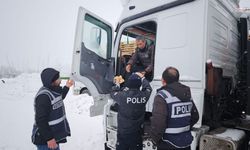 Göksun'da mahsur kalan sürücülere sıcak yemek ulaştırıldı