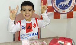 İstiklalspor'un destek kampanyasına küçük taraftardan anlamlı katkı