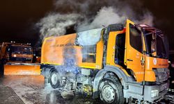 Karayolları’na Ait Kamyon Yandı