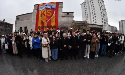 Memduh Büyükkılıç 'Filistin yürüyüşüne' katılan Kayserilileri dualarla uğurladı