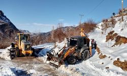 Onikişubat’ta kırsal mahallelere 7/24 karla mücadele desteği