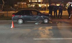 Polisten kaçan sürücü 4 araca çarptı, refüje vurarak yakalandı