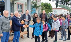 Şehit Aileleri ve Gaziler Derneği üyeleri Bucak İlkokulu'nda öğrencilerle buluştu