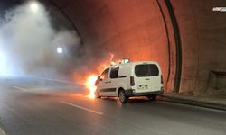 Kahramanmaraş'ta tünelde seyir halindeki araç alev aldı