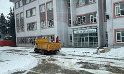Kahramanmaraş’ta okul çevrelerinde kar mesaisi: Öğrenciler için öncelik