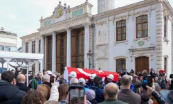 Usta tiyatrocu Haldun Dormen son yolculuğuna alkışlarla uğurlandı