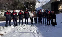 Karda Mahsur Kalan Aileyi Jandarma Kurtardı