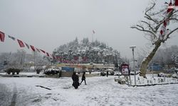 Yoğun kar nedeniyle eğitime ve kamuya 1 gün ara verildi