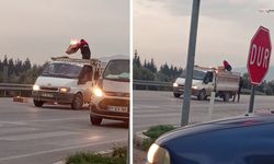 Yolda seyir halindeyken yükü alev alan kamyonet şaşkınlık yarattı