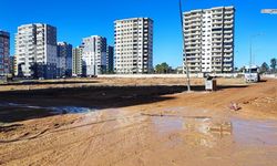 Mahalle sakinleri çamur içindeki yollara isyan etti