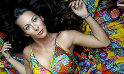 Zeynep Özyağcılar'dan Sıradışı Yılbaşı Paylaşımı