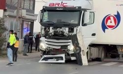 Zincirleme kazada devrilen minibüsten 18 yaralı çıktı