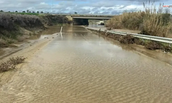 Adana'da Sağanak Felaketi: Göksu Nehri Taştı, Yollar Çöktü
