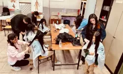 Depremin Merkezinde Ramazan'da Çocuklara Kuaförlük ve Hijyen Desteği