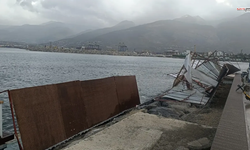 Fırtına Ramazan Çadırlarını Denize Sürükledi