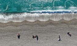 Sağanak ve şiddetli rüzgar sonrası bugün güneşli havada denize girdiler