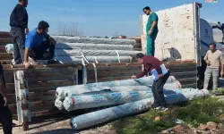 Hortumdan zarar gören üreticilere sera naylonu dağıtıldı