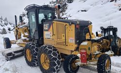 Büyükşehir’den kırsalda gece gündüz kar mesaisi
