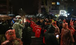 Kortej Yürüyüşü Yağmur Altında Başladı