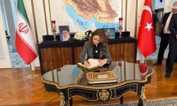 Kahramanmaraş Milletvekili Karakoç İran Taziye Defterini İmzaladı