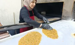 Kahramanmaraş'ta 4 Çocuk Annesi Kürek Elinde, Herkesi Şaşırttı