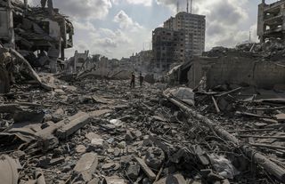İsrail, sivillerin sığındığı binaya saldırdı: 3’ü çocuk 10 ölü