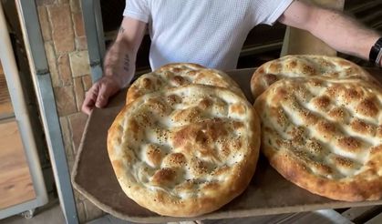 Her gün Ramazan pidesi üretiyor, yok satıyor!