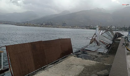 Fırtına Ramazan Çadırlarını Denize Sürükledi