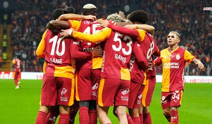 Galatasaray İlk Yarıda Kontrolü Aldı