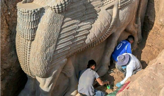 Irak'ta Anıtsal Lamassu Kabartması ortaya çıkarıldı.