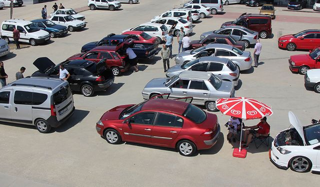 İkinci el otomobil piyasası faiz artırımıyla kontak kapattı!