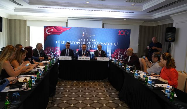 Uzmanından, 'Sıvı diz protezi diye bir şey yoktur' açıklaması