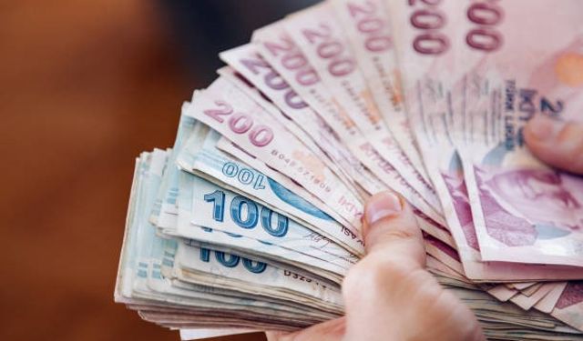 Milyonların beklediği asgari ücrette 5 farklı rakam üzerinde duruluyor