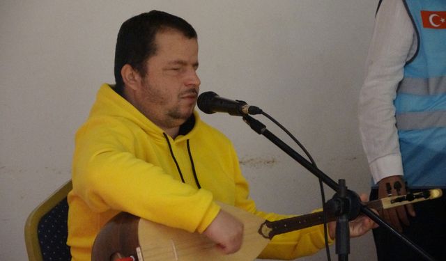 Engelli halk ozanının Filistin duyarlılığı herkesi duygulandırdı