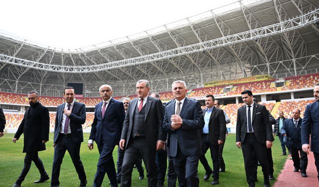 Bakan Bak: "Türkiye’nin dört bir yanında tesisler yapıyoruz"
