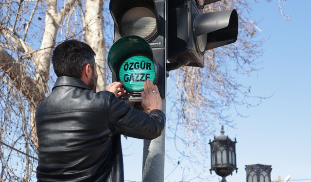 Trafik ışıkları  'İsrail’e dur de', 'Özgür Gazze' olarak yanacak