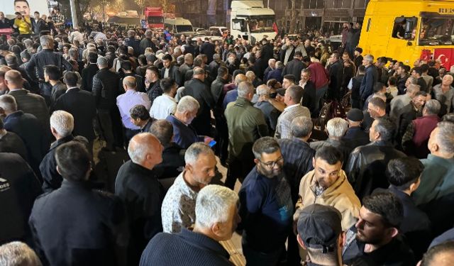 Türkoğlu'nda Karaca kazandı,vatandaşlar sokağa döküldü