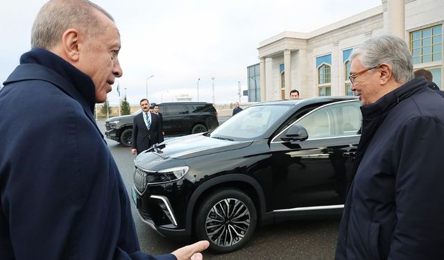 Cumhurbaşkanı Erdoğan, Tokayev'e TOGG hediye etti