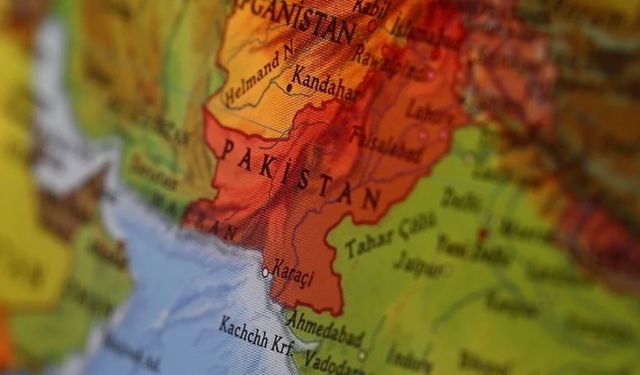 Pakistan’daki sel ve yıldırımlarda 43 kişi öldü