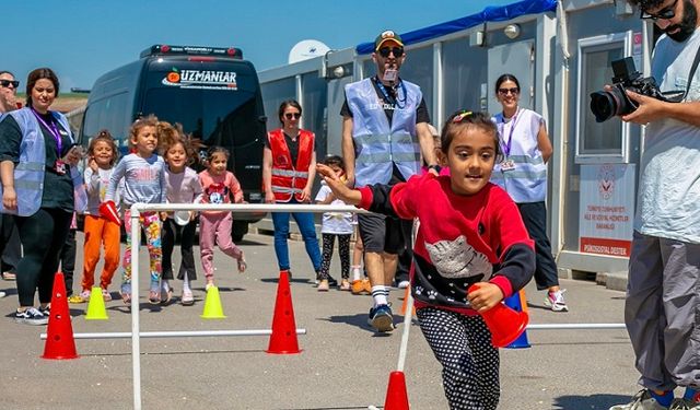 Depremzede çocuklara moral programı